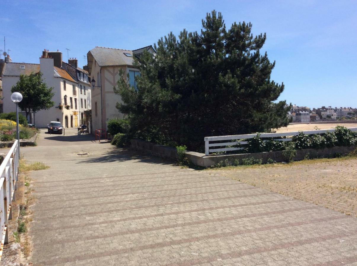 Le Dauphine 20M De La Plage Saint-Malo Luaran gambar